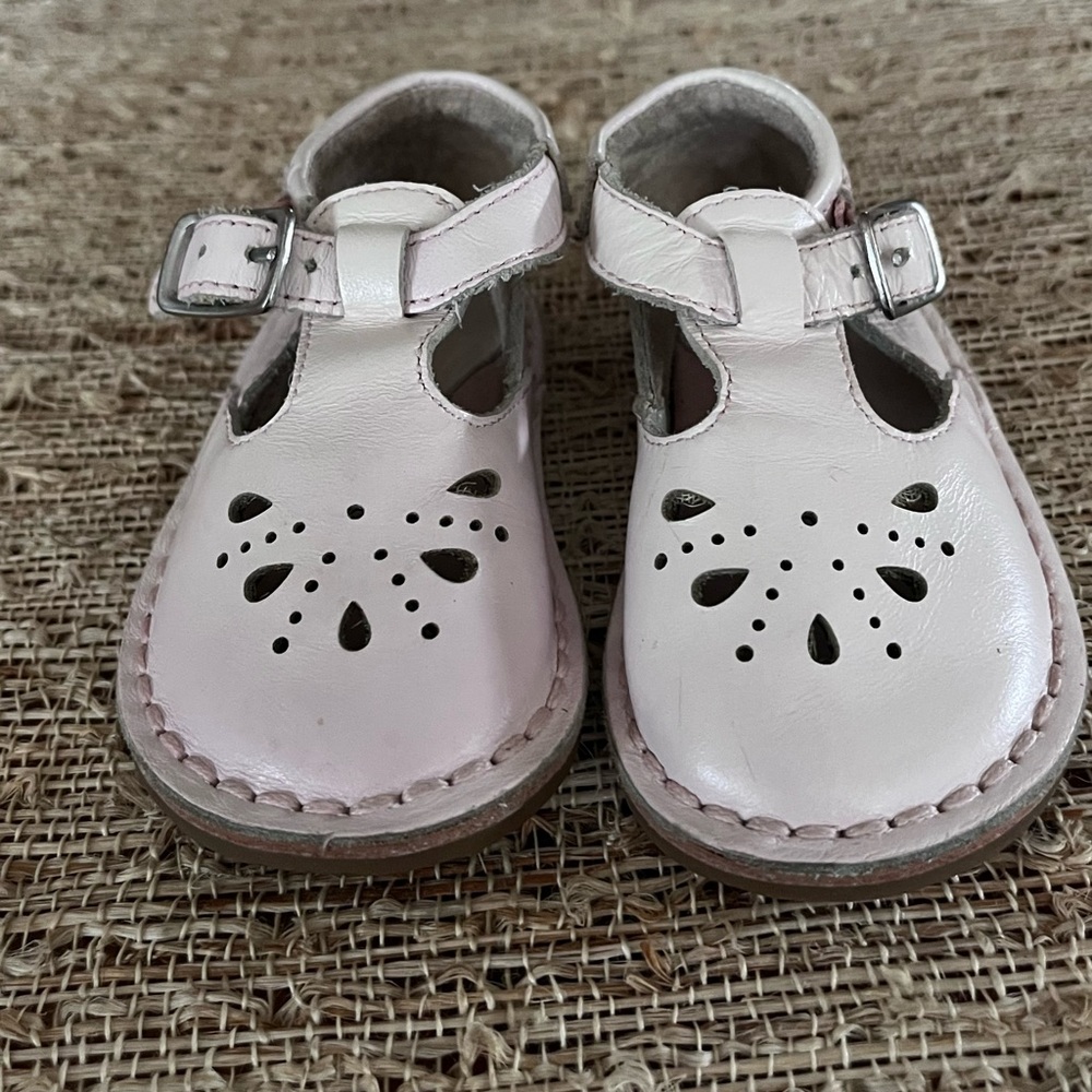 Baby Girl Soft Pink Leather Cole Haan T-Strap Shoes size 2